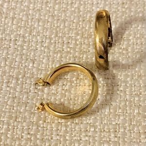 Vintage Gold Tone Earrings